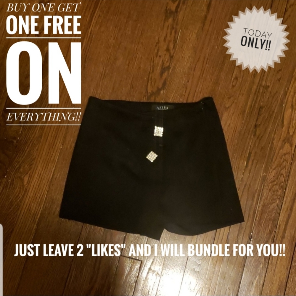 🥳 Velvet black skorts. 🥳